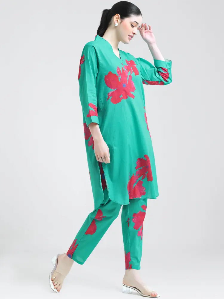 Green Floral Cotton Cambric Co-ords Kurti Set - Kurta Set